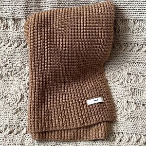 ARITZIA TNA Chunky Long Scarf